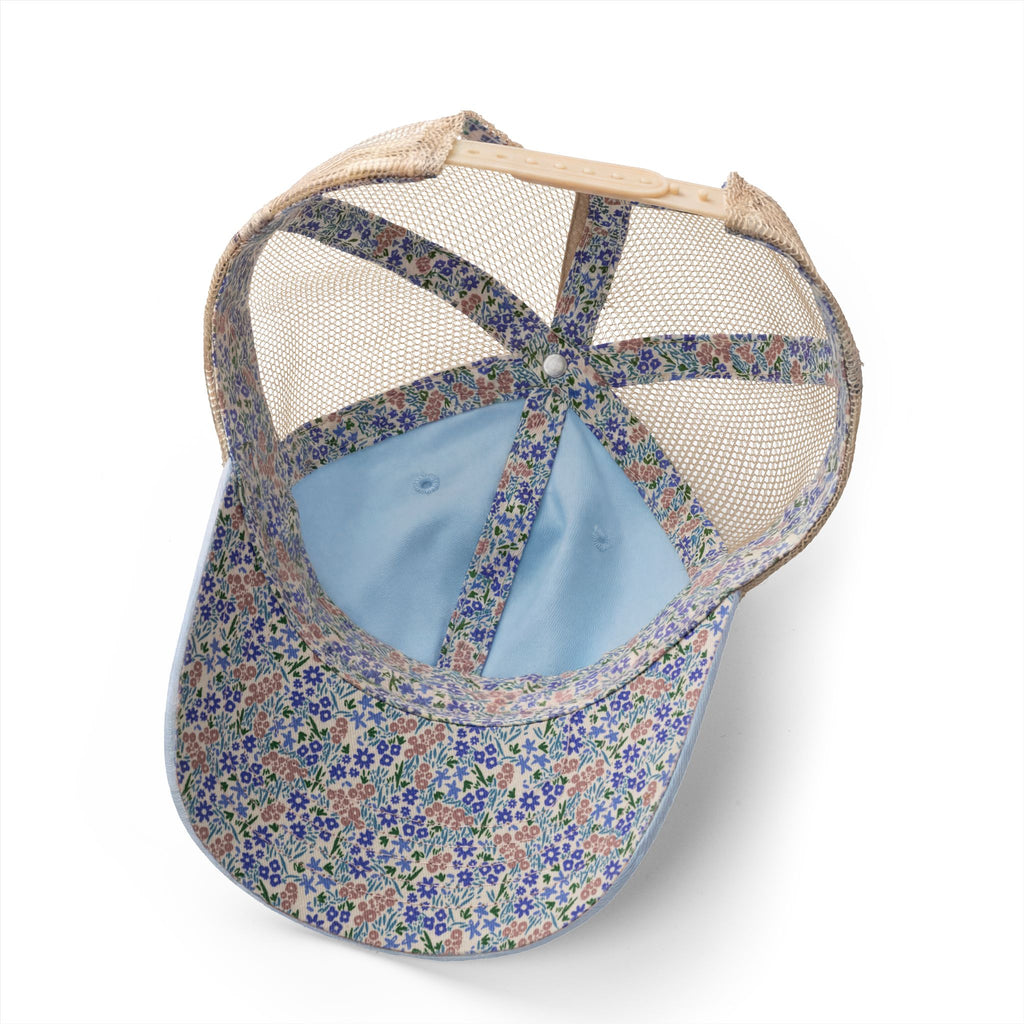 Find Me at His Feet - Women's Washed Mesh-Back Cap